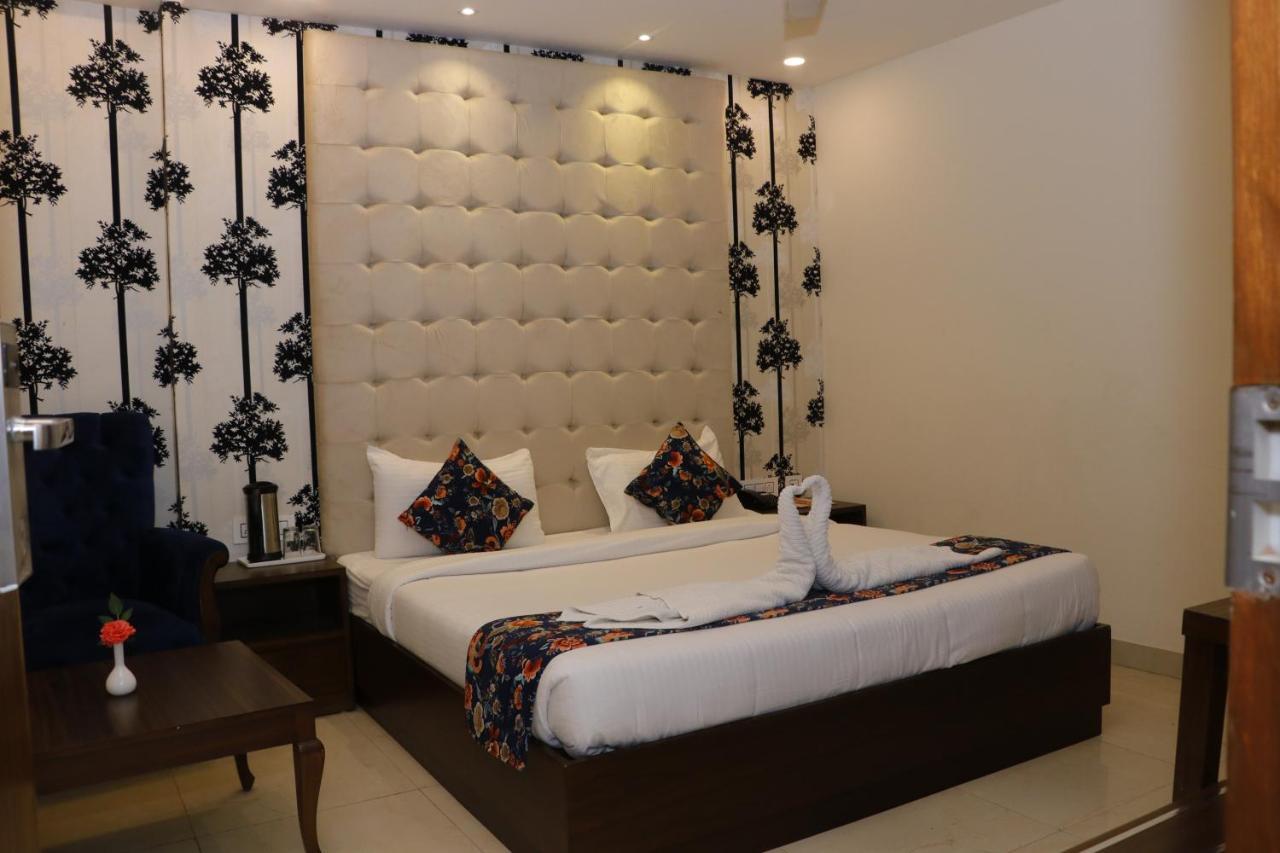 Hotel S C Residency Zirakpur Exterior foto
